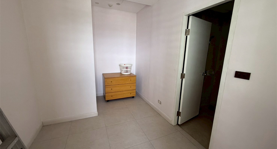 For rent 4 bedrooms condo in Khlong Toei, Bangkok