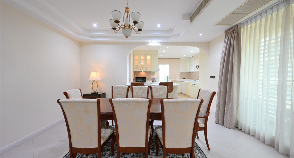 For rent 4 bedrooms condo in Khlong Toei, Bangkok