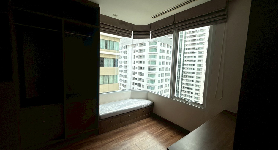 For rent 4 bedrooms condo in Khlong Toei, Bangkok