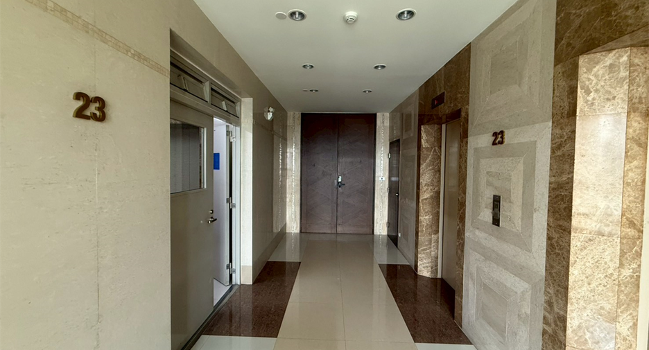 For rent 4 bedrooms condo in Khlong Toei, Bangkok