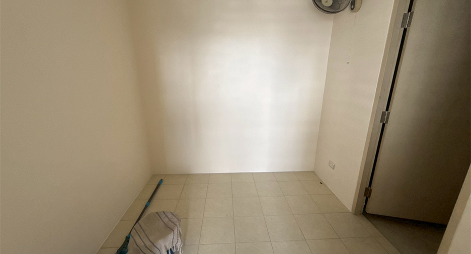 For rent 4 bedrooms condo in Khlong Toei, Bangkok