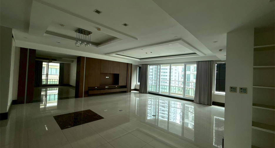 For rent 4 bedrooms condo in Khlong Toei, Bangkok
