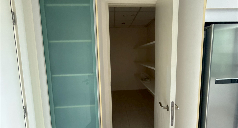 For rent 4 bedrooms condo in Khlong Toei, Bangkok