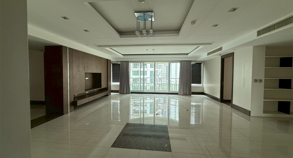 For rent 4 bedrooms condo in Khlong Toei, Bangkok
