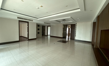 For rent 4 bedrooms condo in Khlong Toei, Bangkok