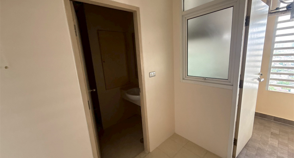 For rent 4 bedrooms condo in Khlong Toei, Bangkok