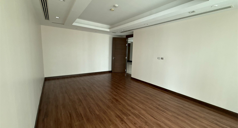 For rent 4 bedrooms condo in Khlong Toei, Bangkok