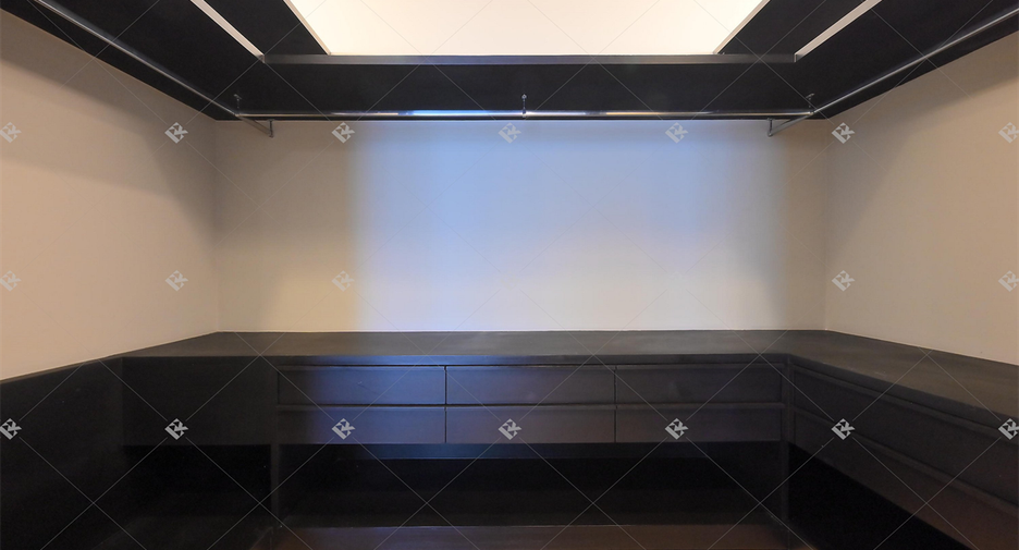 Wohnung zur Miete mit 3 Zimmer in Pathum Wan, Bangkok