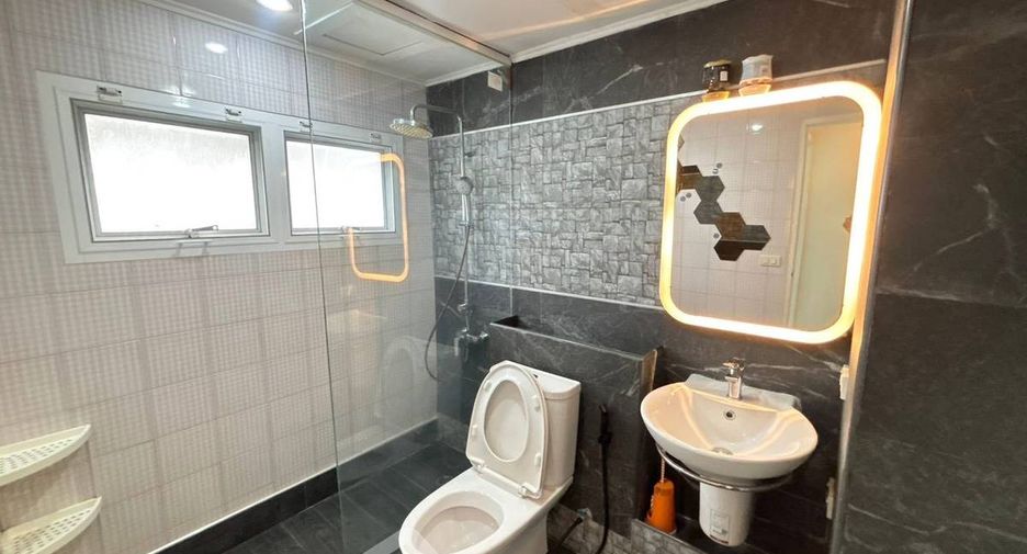 Condo en alquiler de 3 habitaciones en Sathon, Bangkok
