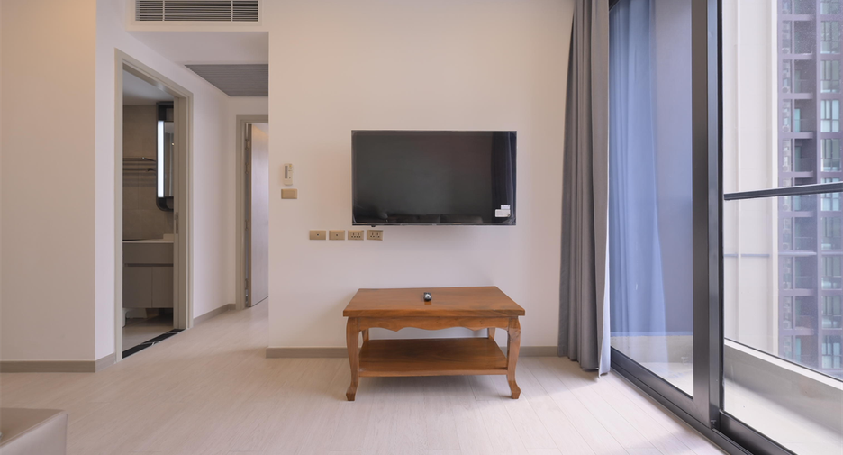 For rent 2 bedrooms condo in Huai Khwang, Bangkok