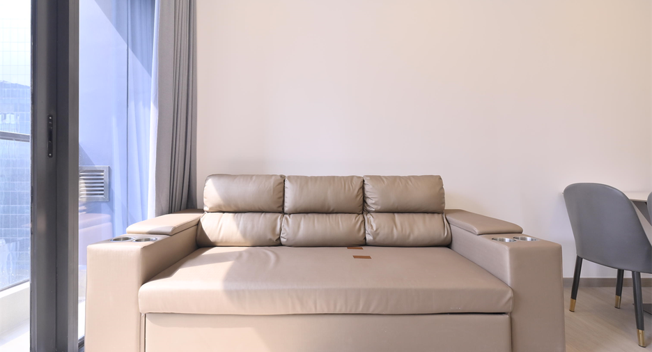 For rent 2 bedrooms condo in Huai Khwang, Bangkok