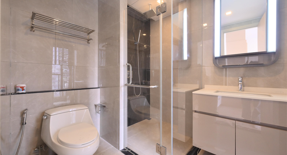 For rent 2 bedrooms condo in Huai Khwang, Bangkok