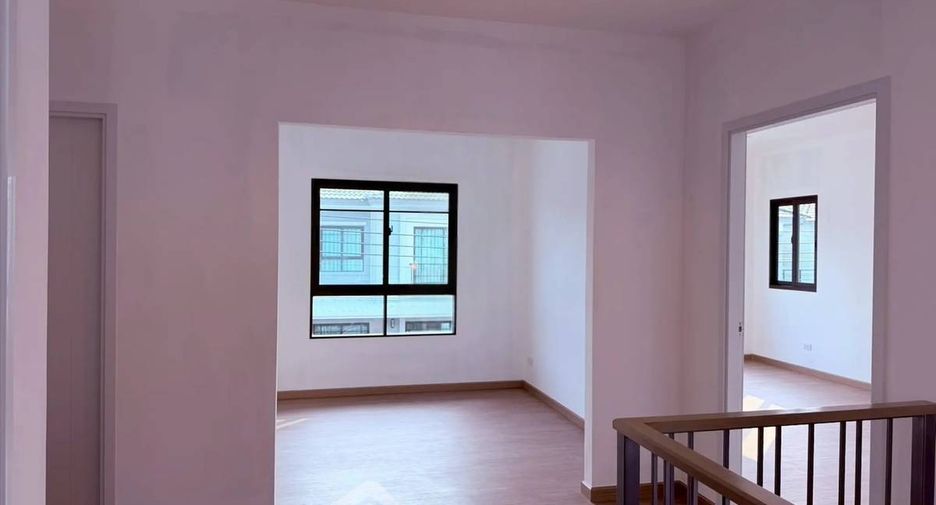 À vendre 4 chambres maison de ville à Prawet, Bangkok