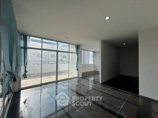 Haus zur Miete und zum Kauf mit 9 Zimmer in Mueang Chon Buri, Chonburi