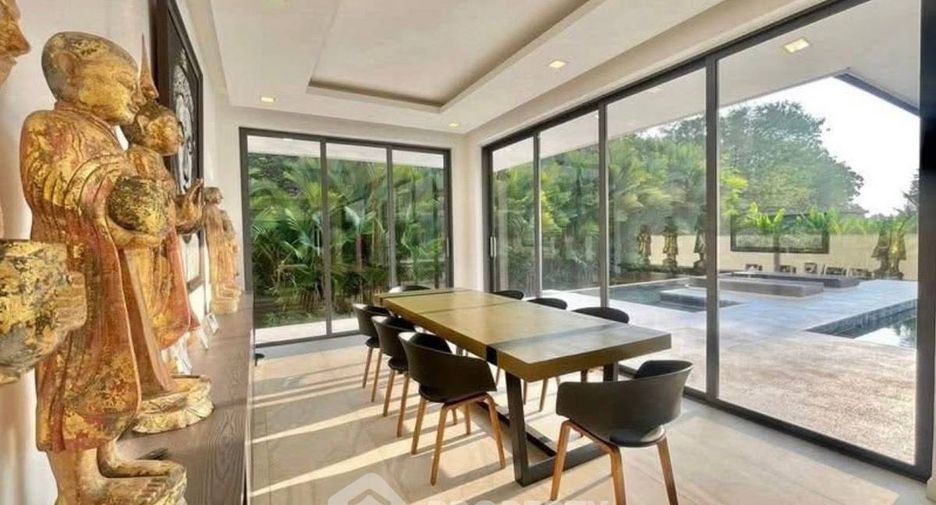 For sale 4 bedrooms house in Huay Yai, Pattaya
