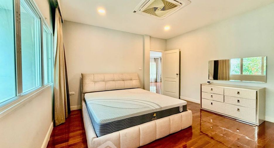 For sale 4 bedrooms house in Saphan Sung, Bangkok