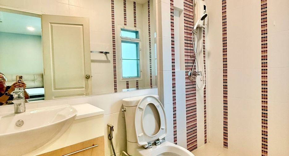 For sale 4 bedrooms house in Saphan Sung, Bangkok