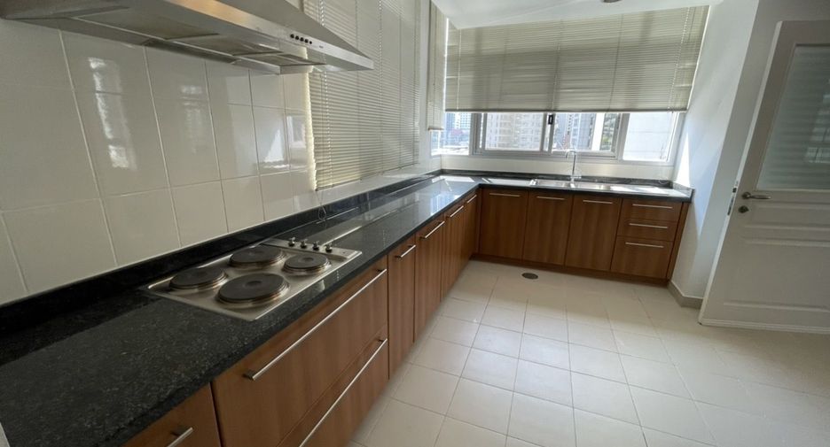 For rent 3 bedrooms condo in Watthana, Bangkok