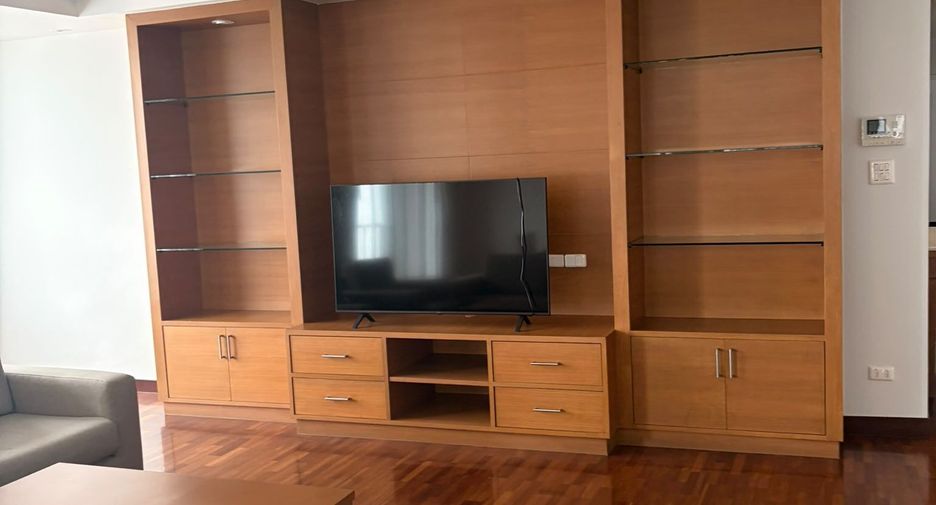 For rent 3 bedrooms condo in Watthana, Bangkok