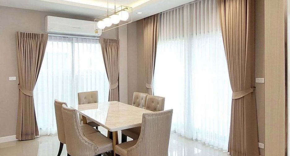 Casa en alquiler de 4 habitaciones en Don Mueang, Bangkok