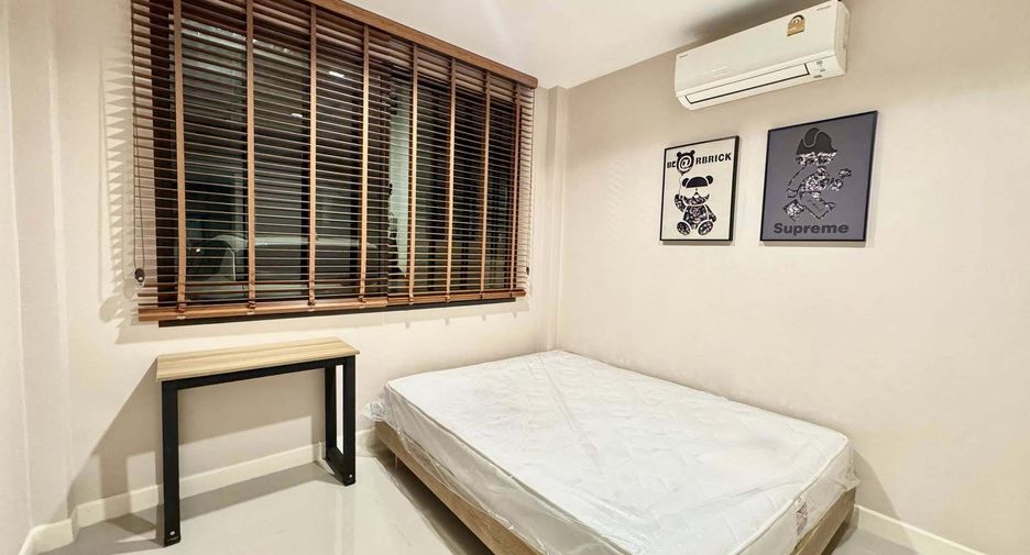 Casa en alquiler de 4 habitaciones en Don Mueang, Bangkok