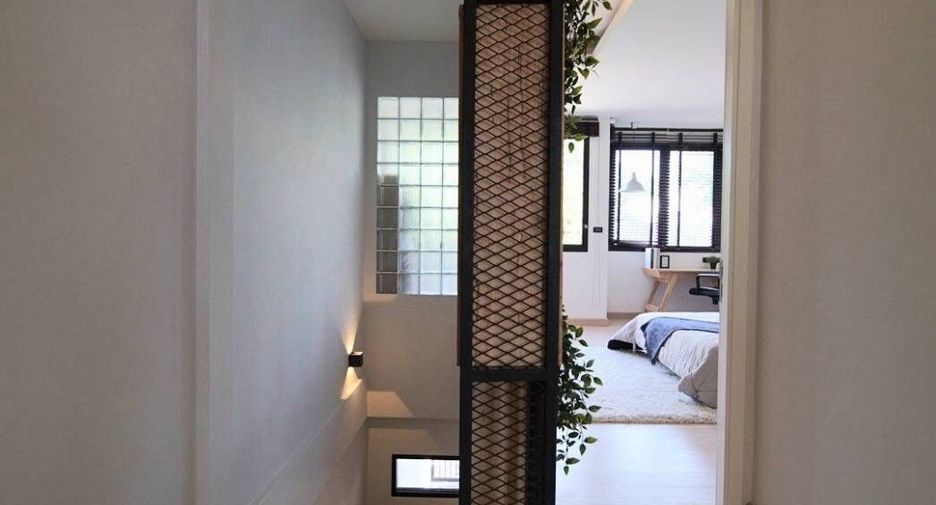 À louer 2 chambres maison à Huai Khwang, Bangkok