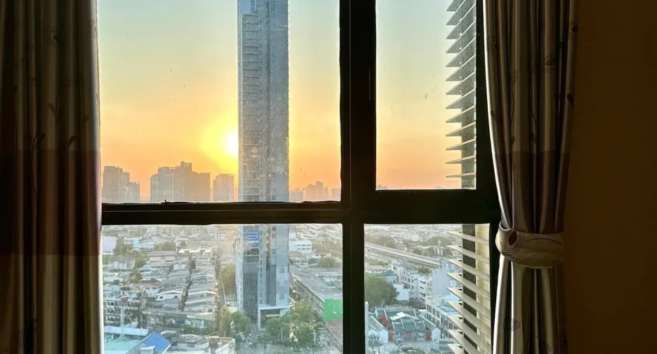 Condo en alquiler de 1 habitaciones en Khlong San, Bangkok