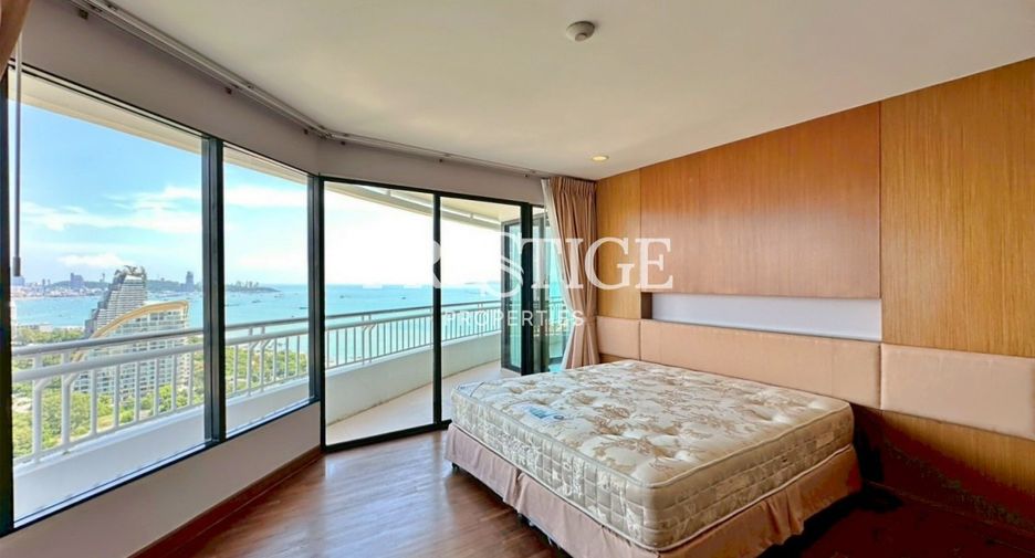 For rent 3 bedrooms condo in North Pattaya, Pattaya
