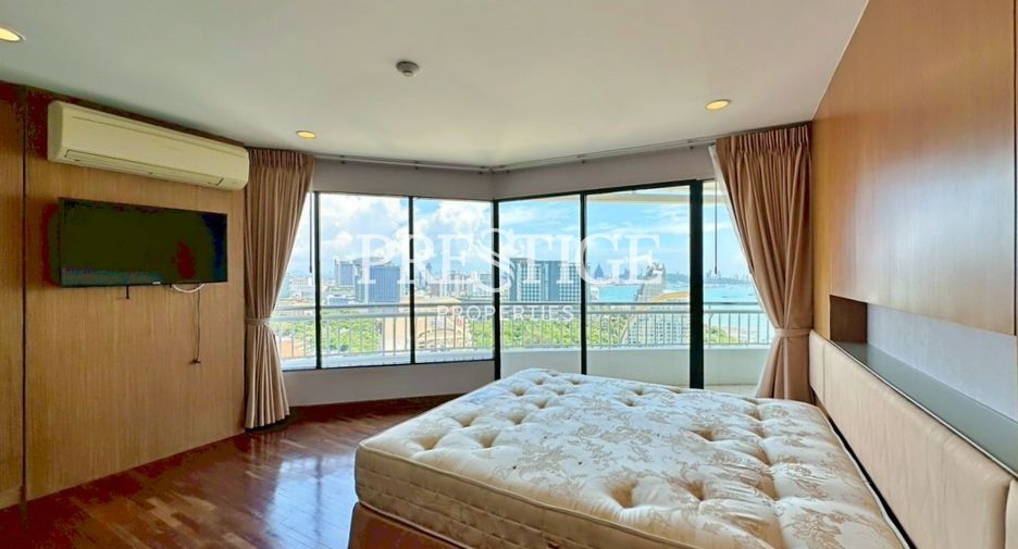 For rent 3 bedrooms condo in North Pattaya, Pattaya