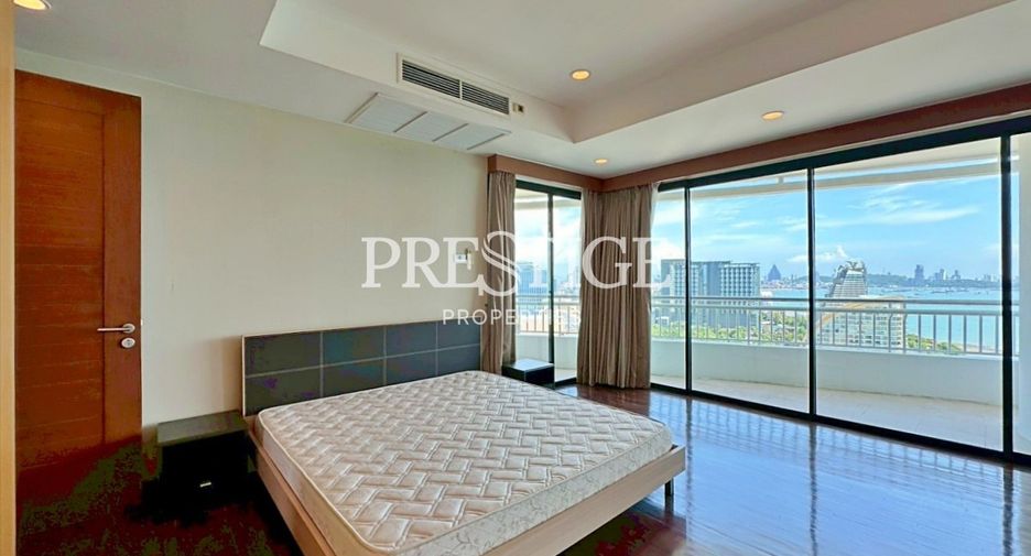 For rent 3 bedrooms condo in North Pattaya, Pattaya