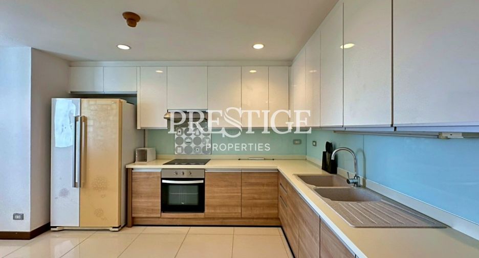 For rent 3 bedrooms condo in North Pattaya, Pattaya