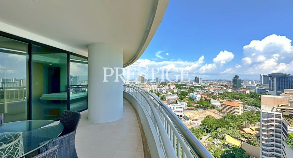 For rent 3 bedrooms condo in North Pattaya, Pattaya