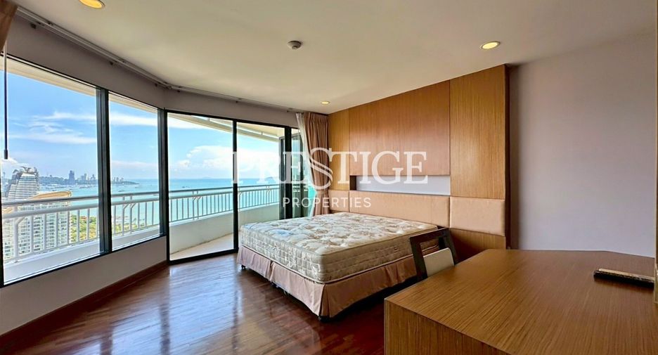 For rent 3 bedrooms condo in North Pattaya, Pattaya