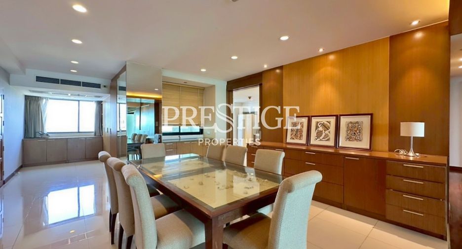 For rent 3 bedrooms condo in North Pattaya, Pattaya