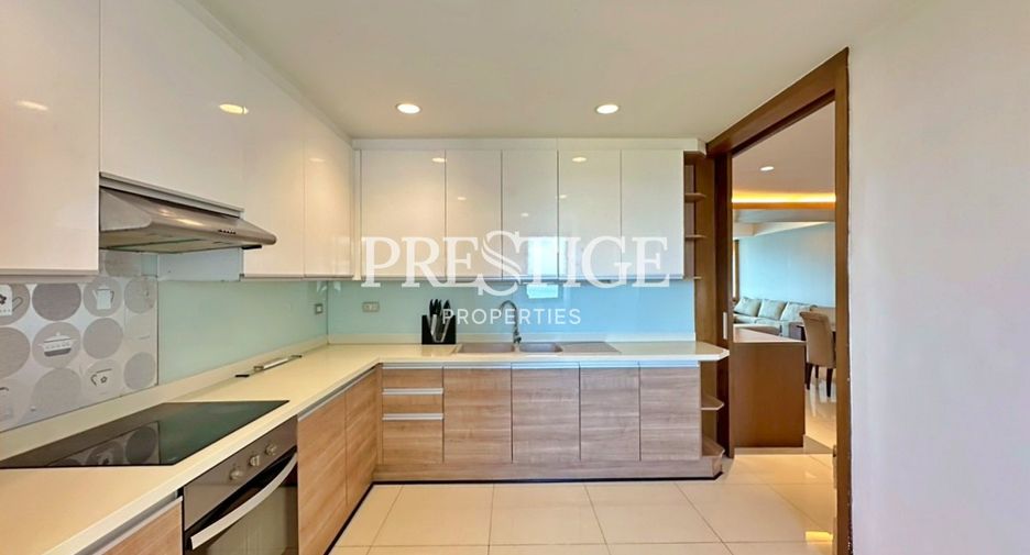 For rent 3 bedrooms condo in North Pattaya, Pattaya