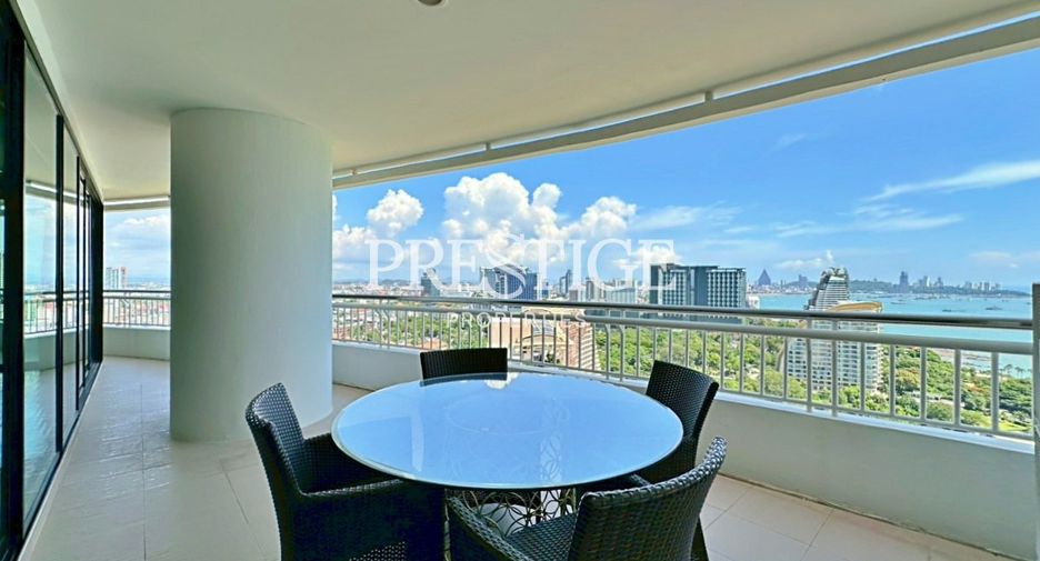 For rent 3 bedrooms condo in North Pattaya, Pattaya