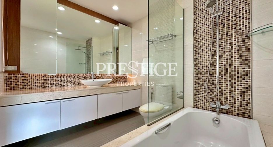 For rent 3 bedrooms condo in North Pattaya, Pattaya