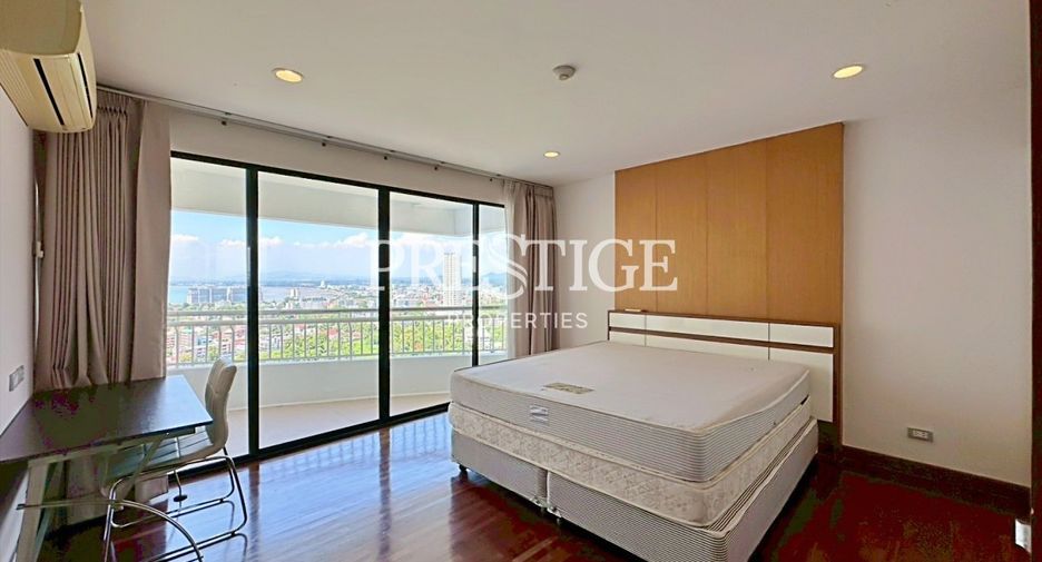 For rent 3 bedrooms condo in North Pattaya, Pattaya