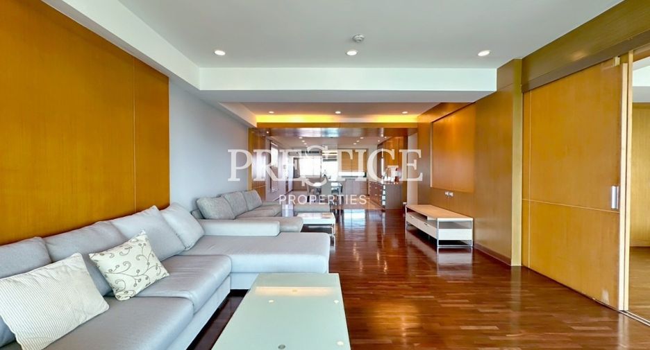For rent 3 bedrooms condo in North Pattaya, Pattaya