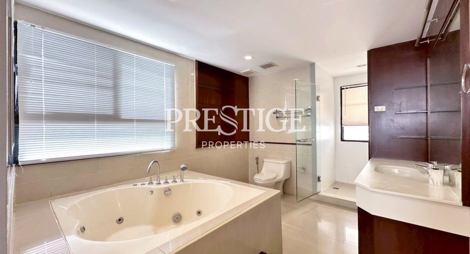 For rent 3 bedrooms condo in Bang Lamung, Chonburi