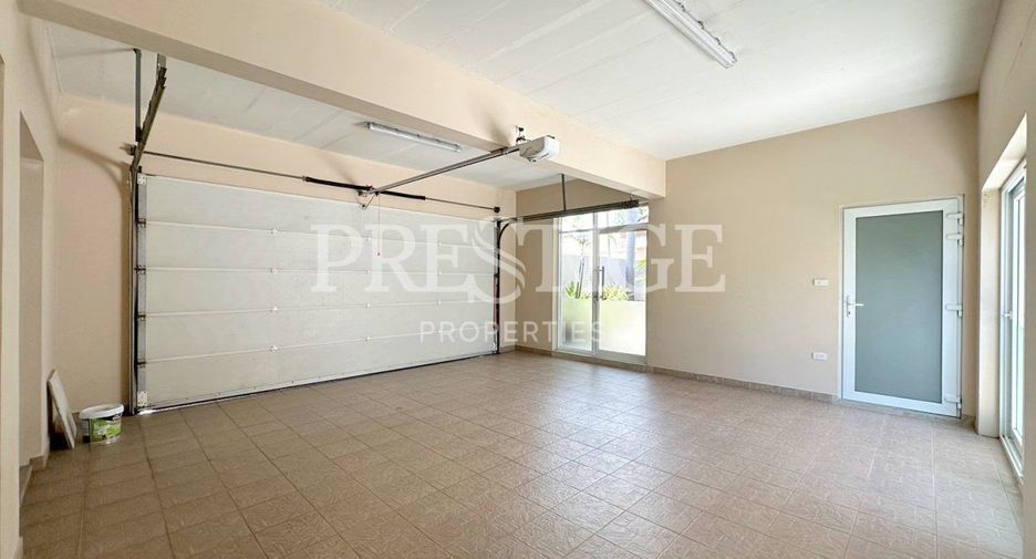 Casa en alquiler de 3 habitaciones en Bang Lamung, Chonburi