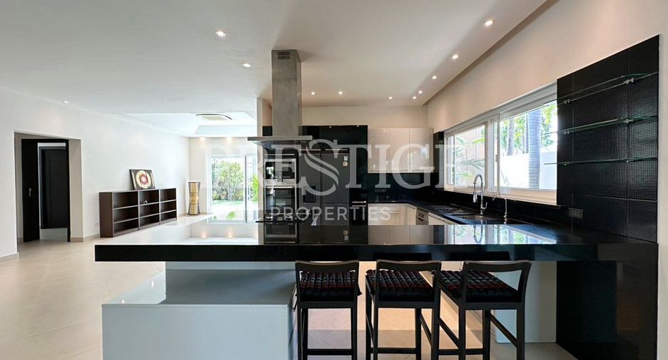 Casa en alquiler de 3 habitaciones en Bang Lamung, Chonburi