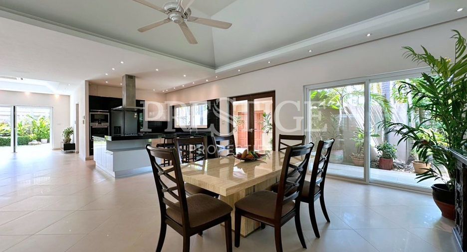 Casa en alquiler de 3 habitaciones en Bang Lamung, Chonburi