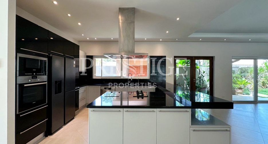 Casa en alquiler de 3 habitaciones en Bang Lamung, Chonburi