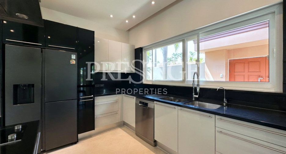 Casa en alquiler de 3 habitaciones en Bang Lamung, Chonburi
