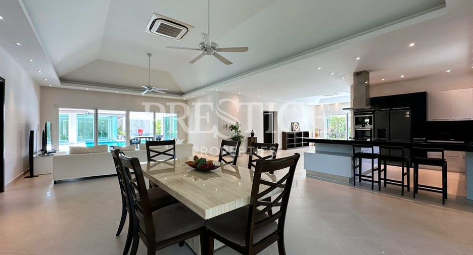 Casa en alquiler de 3 habitaciones en Bang Lamung, Chonburi