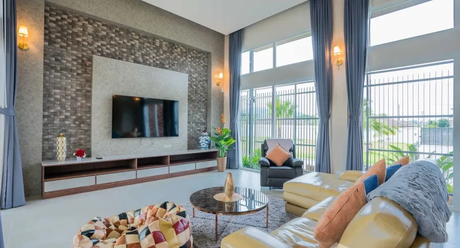 À vendre 4 chambres villa à Huay Yai, Pattaya