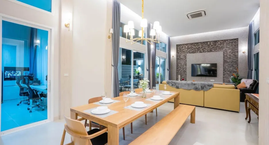 À vendre 4 chambres villa à Huay Yai, Pattaya