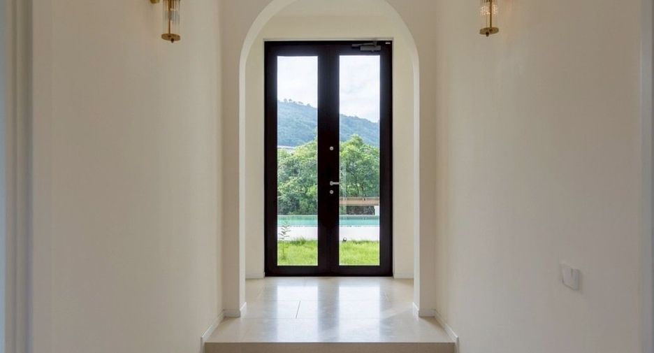 For rent 5 bedrooms villa in Mueang Phuket, Phuket