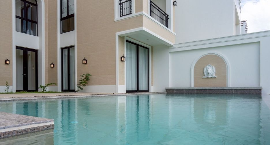 For rent 5 bedrooms villa in Mueang Phuket, Phuket